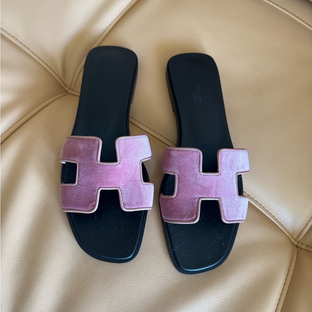 Hermes Oran Flats
